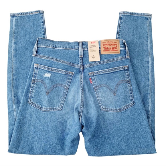 Levi’s Wedgie Fit High Rise Distressed Crop Jeans - Picture 13 of 16